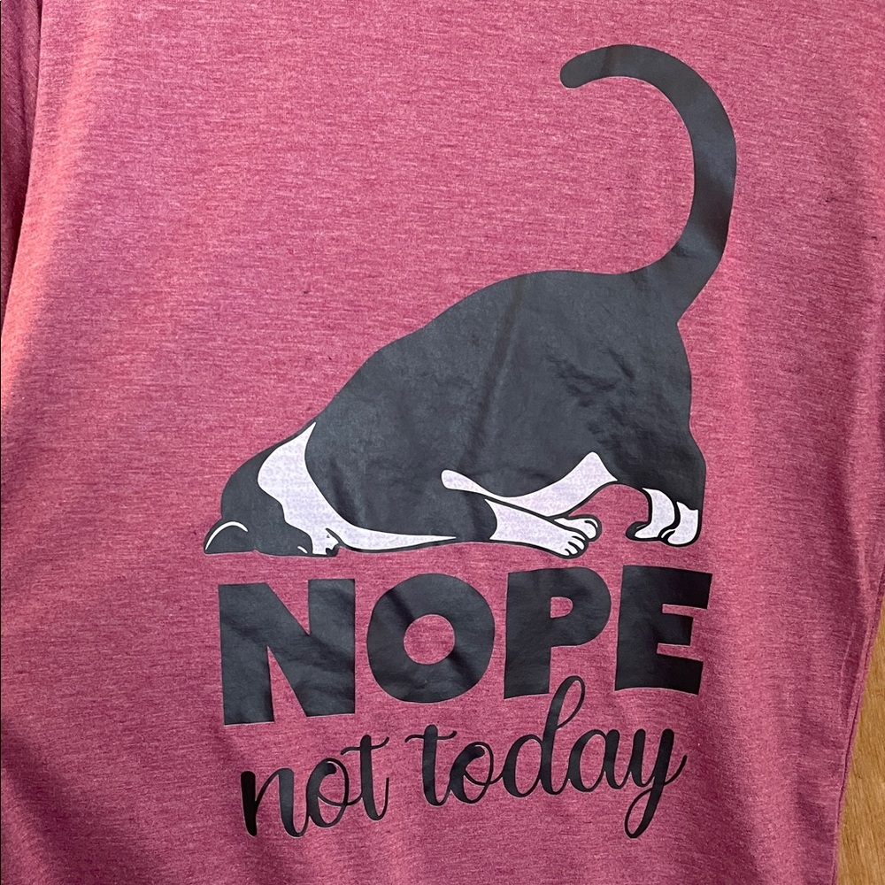 Cat Design Graphic T-Shirt - Picture 2 of 4